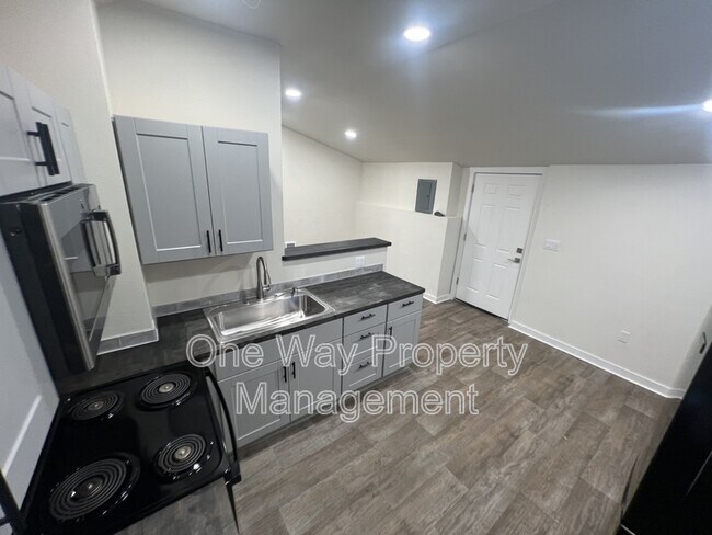 Building Photo - 1412 7th Ave