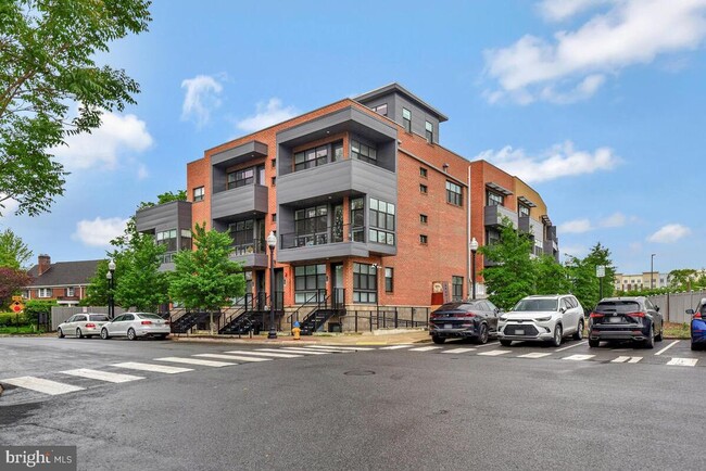 Building Photo - 1122 S Highland St