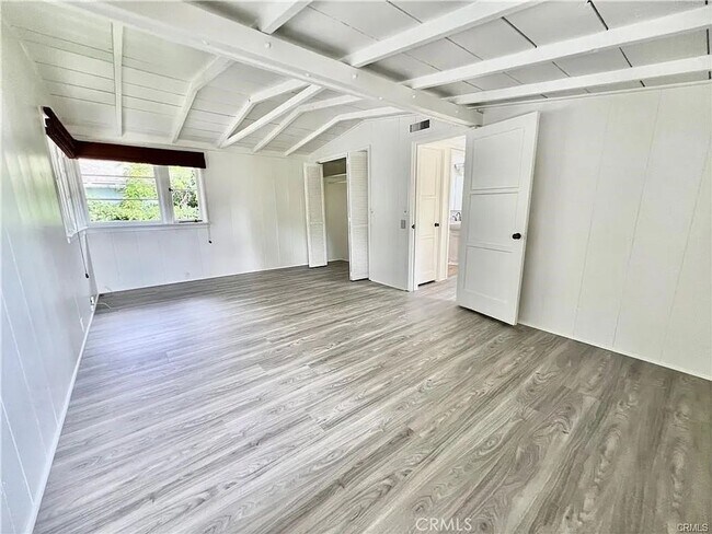Foto del edificio - 2260 Glenneyre St