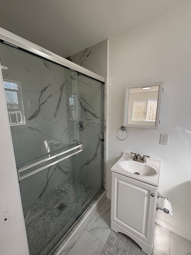 Foto del edificio - 1738 W 85th St