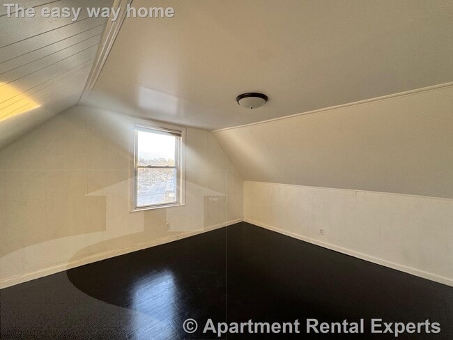 Building Photo - 115 Elm St