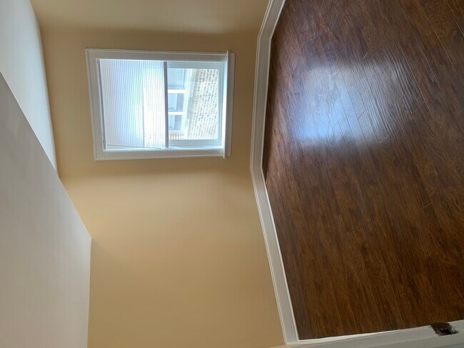 Foto del edificio - 7831 S Cornell Ave