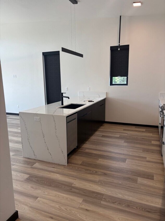 Primary Photo - Modern Midtown Living | 2 Bed, 2 Bath Near...