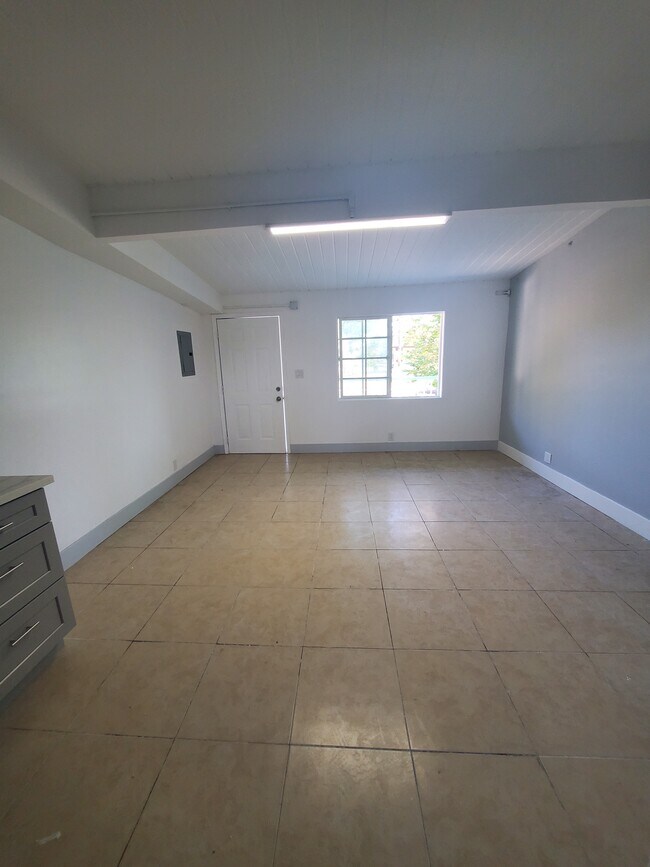 Sala de estar - 679 E Port Hueneme Rd