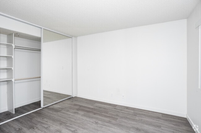 Studio, 1BA - 580SF - Bedroom - Park Stanton Place Senior Apartments