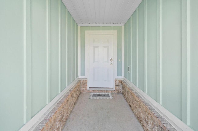 Building Photo - 146 Old Canoe Ln