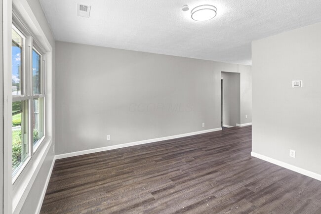 Building Photo - 261 Sunset Dr S