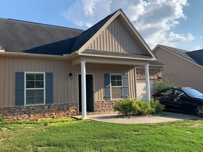 Building Photo - 925 Erika Ln