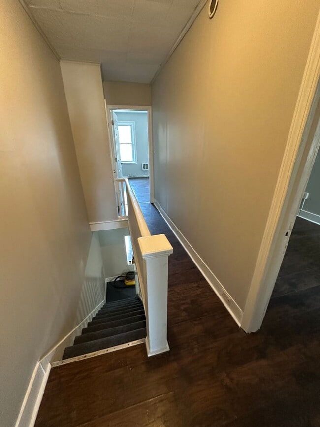 Building Photo - 3 Bedroom 1 bath
