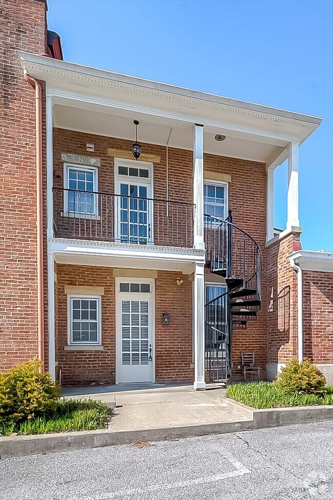 Building Photo - 412 Ann St