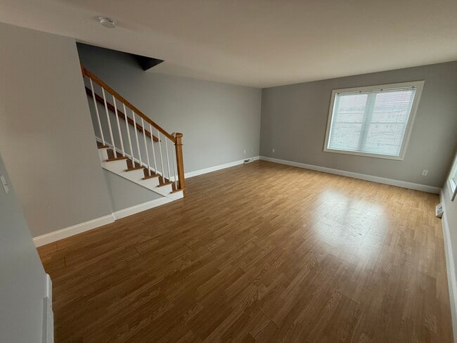 Livingroom - 300 Saratoga Ave