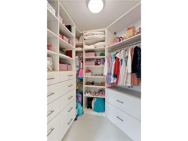Foto del edificio - 6484 Ivy Way