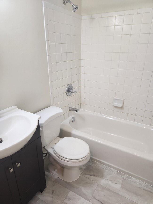 7732 Ravenswood Dr, Florence, KY 41042 House Rental in Florence, KY