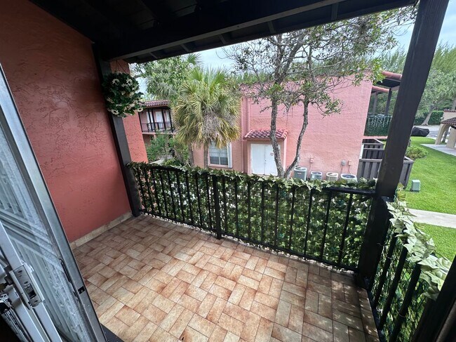 Foto del edificio - 10834 N Kendall Dr