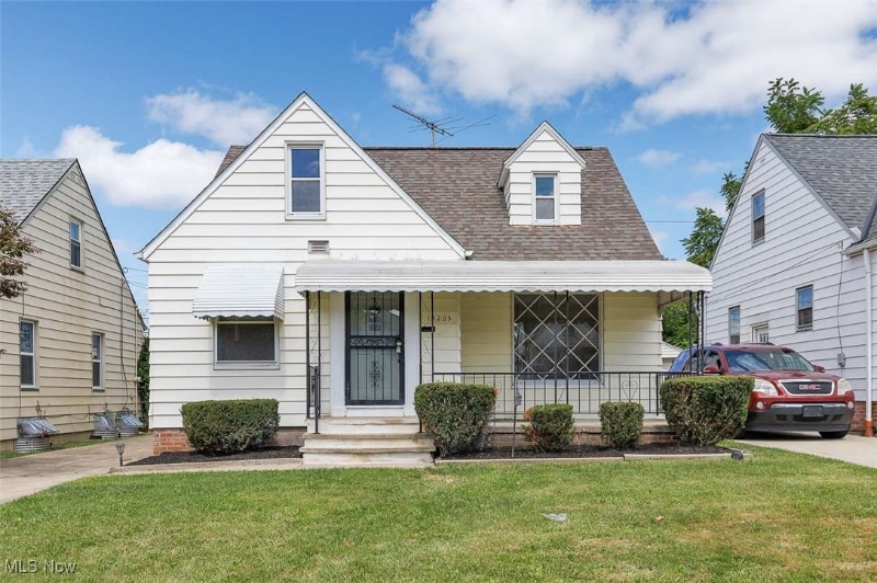 14205 Kennerdown Ave Maple Heights, OH 44137 – photo 1 of 20
