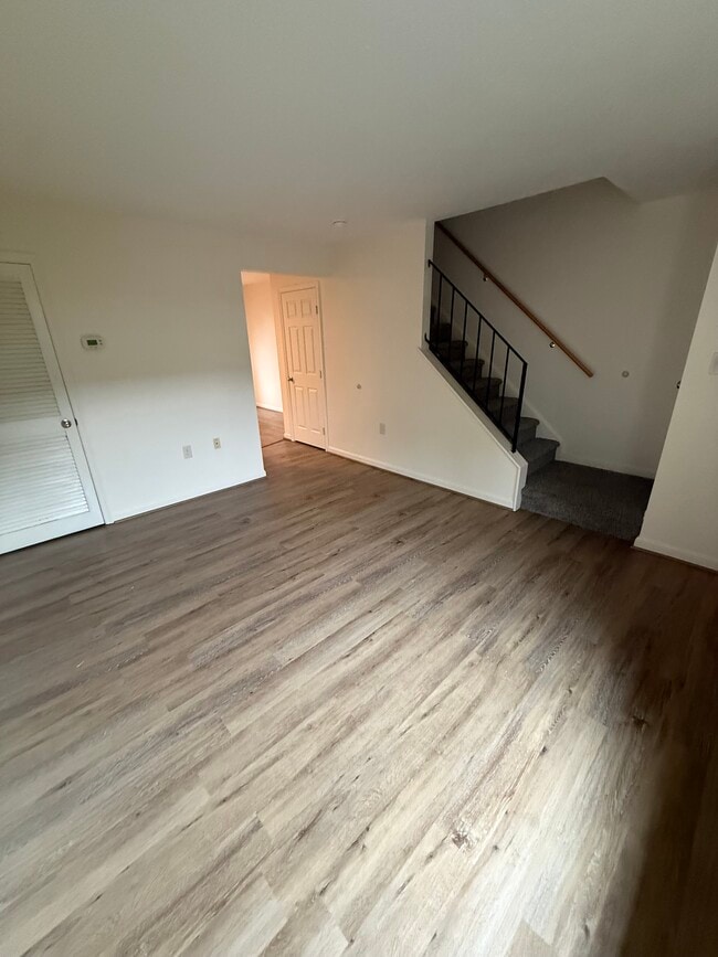 Foto del edificio - 382 Woodstock Ln