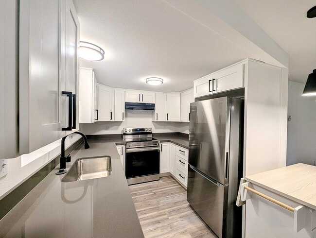 Building Photo - 1bd/1ba Brier Condo