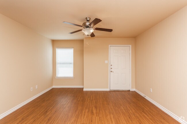 2HAB, 1BA - 850SF (The Veranda) Sala de estar - Cimarron Court Apartments