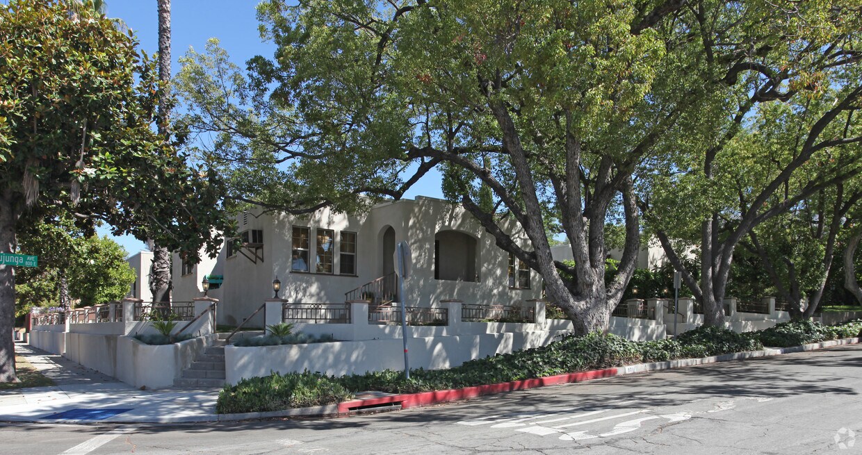 Primary Photo - 801 E Tujunga Ave