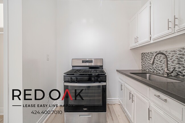 Foto del edificio - 744 Beacon Ave