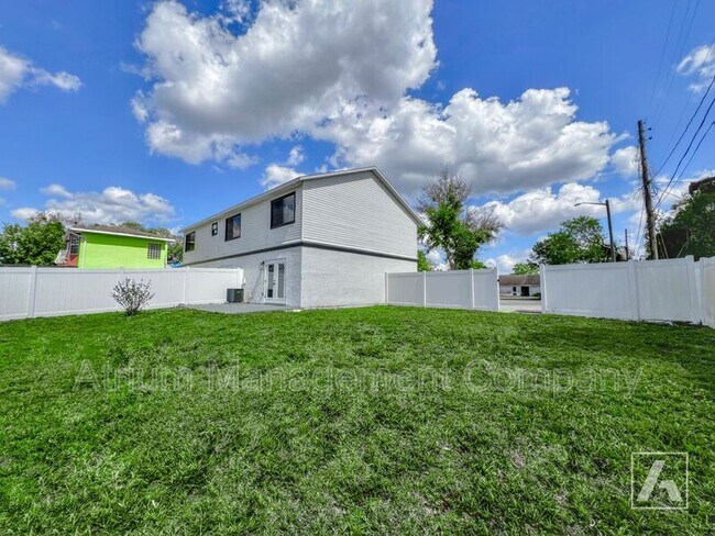 Foto del edificio - 1780 Carley Ct