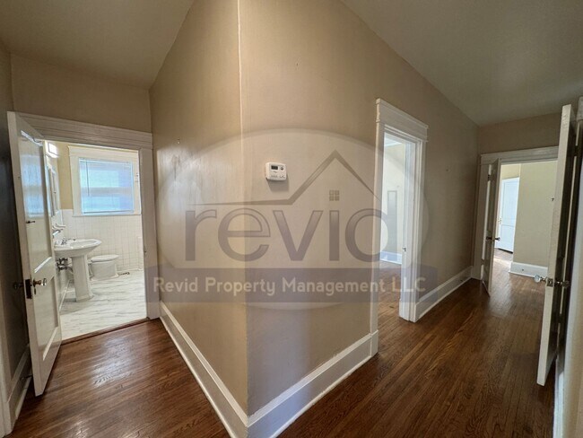 Building Photo - MALLORY 255