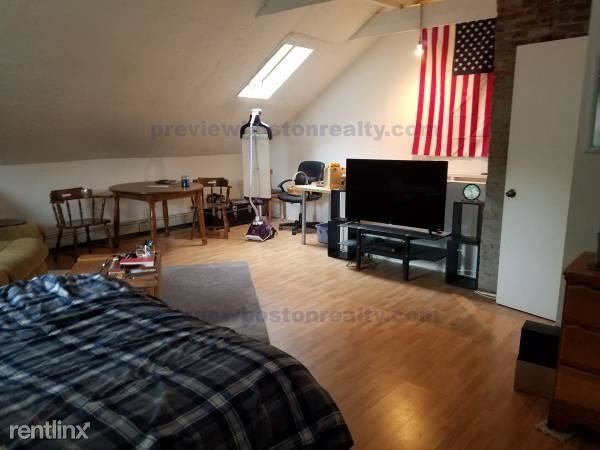 Building Photo - 15 Holton St