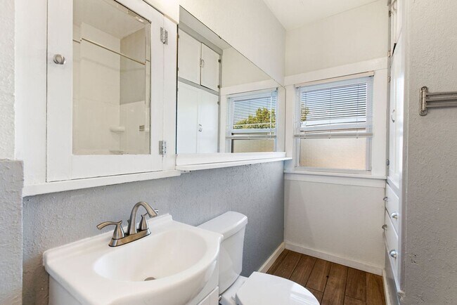 Foto del edificio - 2 Bedroom 1 Bath Duplex