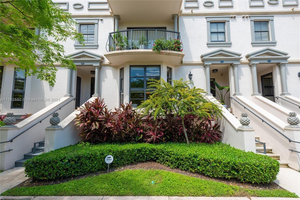 Foto principal - 1650 Galiano St