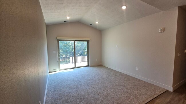 Building Photo - Avenue East