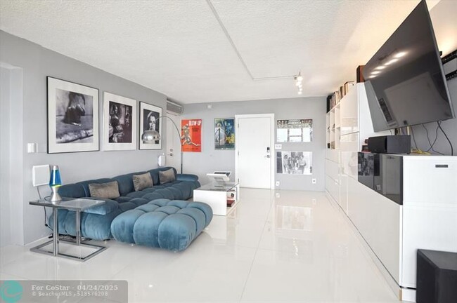 Building Photo - 3003 Terramar St