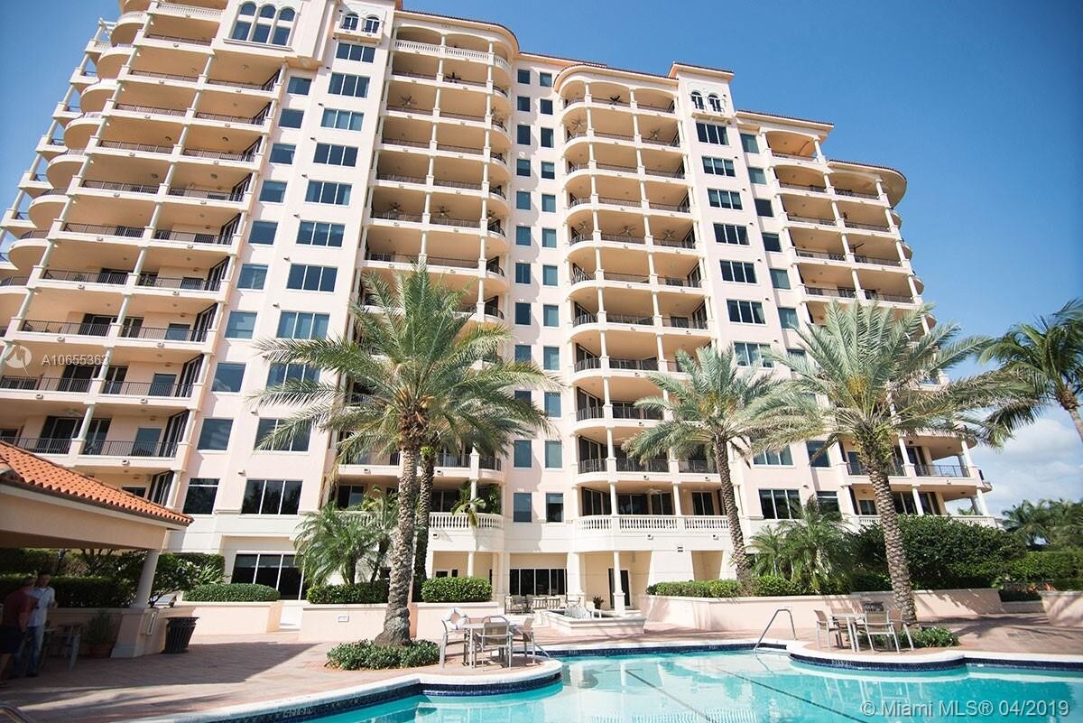 Foto principal - 13621 Deering Bay Dr