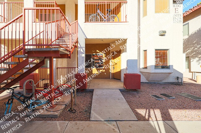 Building Photo - 510 W University Dr