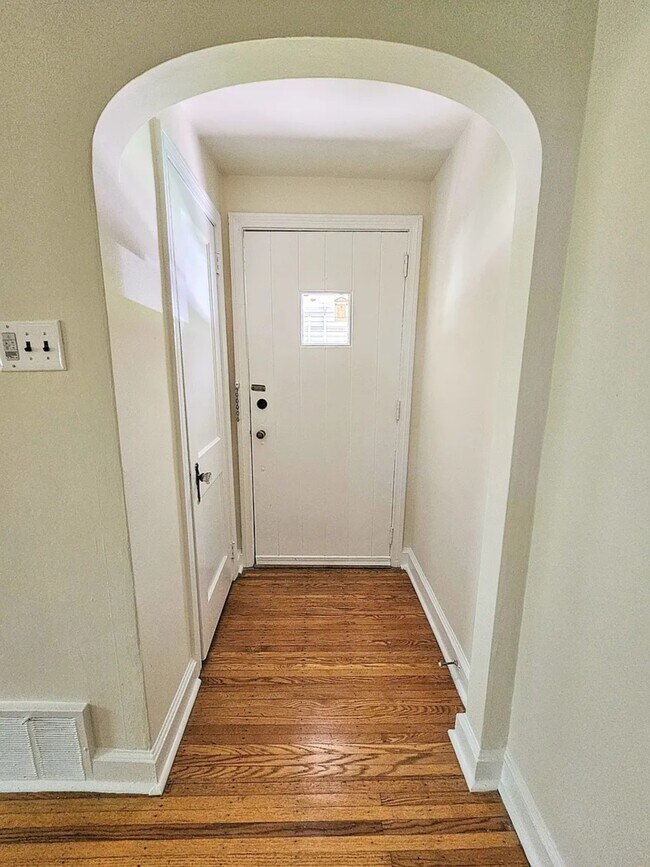 Foto del edificio - 738 E Railroad Ave