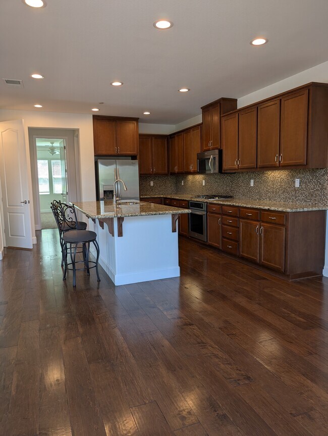 Building Photo - 655 San Marino Ct