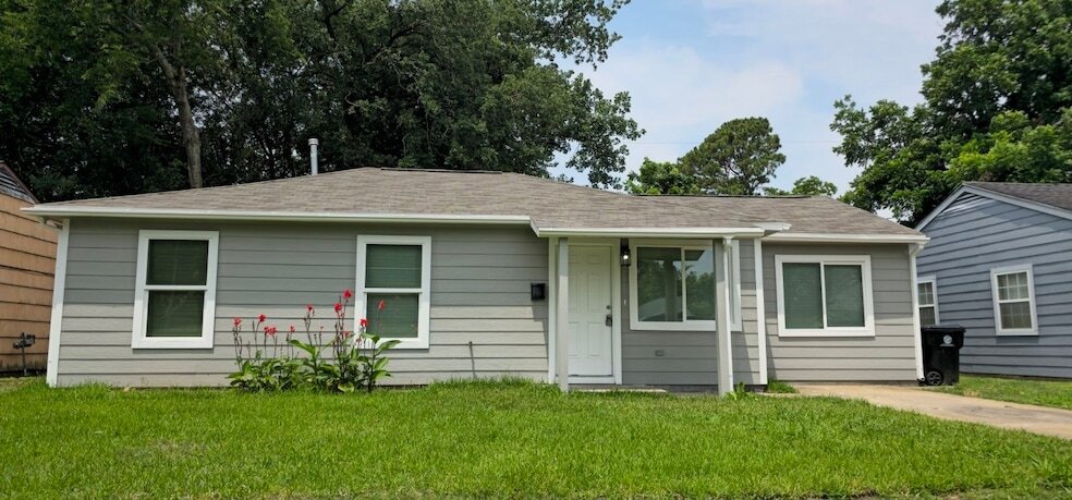 Foto principal - 9406 Chesterfield Dr
