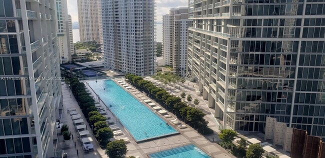 Building Photo - 485 Brickell Ave