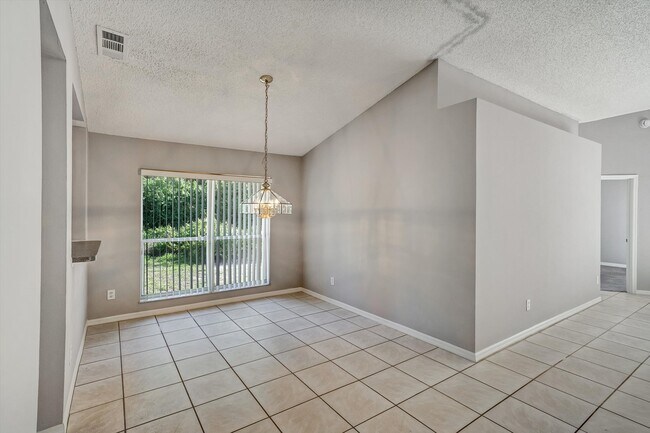 Foto del edificio - 1033 Lake Davenport Blvd