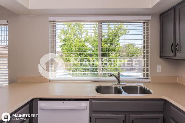 Building Photo - 7437 S Via Hermosa, Tucson, AZ 85746
