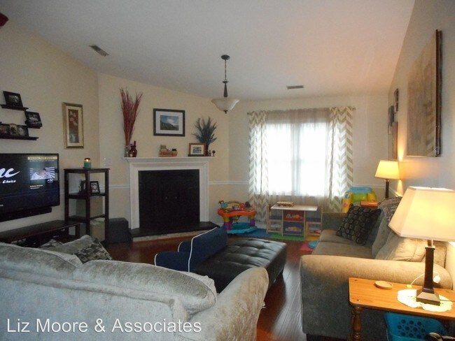 Building Photo - 39 Philmont Dr