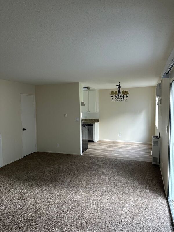 Building Photo - 2323 Del Mar Rd