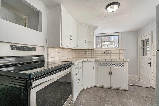 Foto del edificio - 1339 E Bowman St