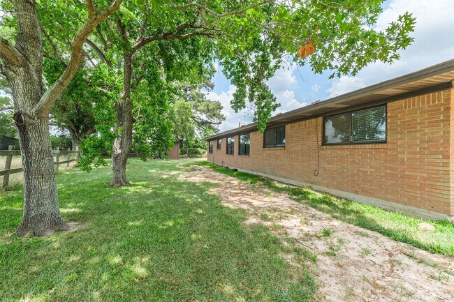 Foto del edificio - 18211 Mueschke Rd