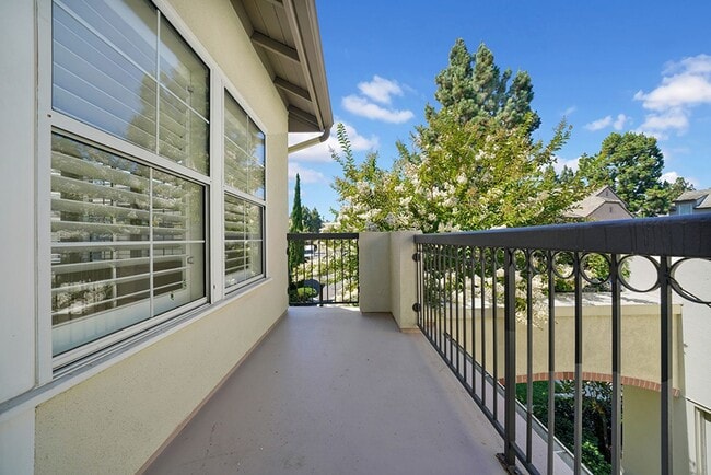 Building Photo - Newport Coast gated community, available now