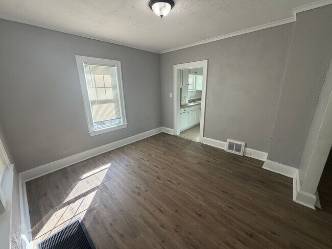Foto del edificio - 1477 Eleanor Ave