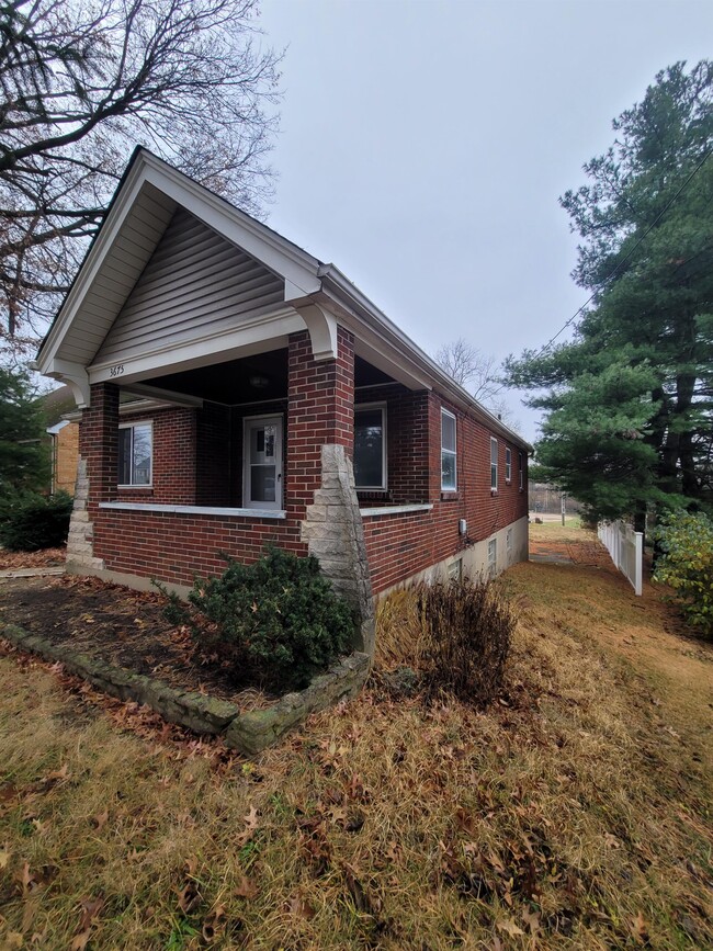 Building Photo - 3675 Hubble Rd