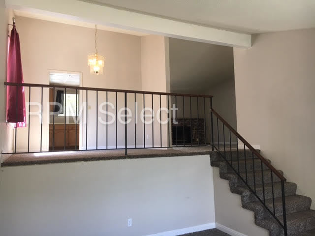 Building Photo - 190 Riverview Dr