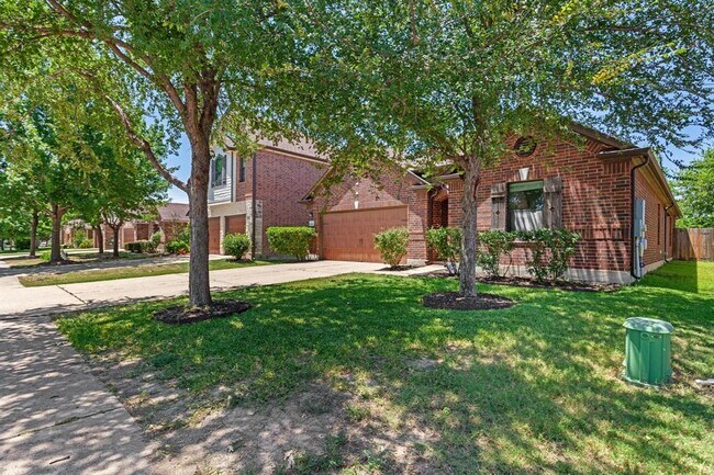 Building Photo - 14224 Lake Victor Dr