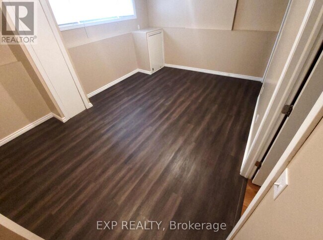 Photo du bâtiment - 350 Tampa Dr