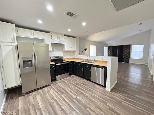 Foto del edificio - 7135 Shadow Crest Dr